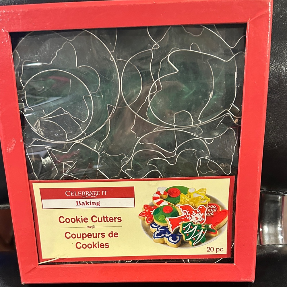 NWT Brand new 20 piece cookie cutter set in sealed box